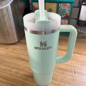 THE QUENCHER H2.0 FLOWSTATE™ TUMBLER |
30 OZ Teal